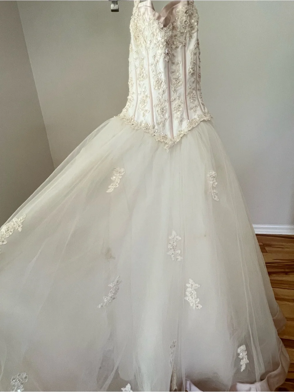 Vintage David's Bridal Michelangelo 2295E Size 8 Ivory Gown w/ Veil